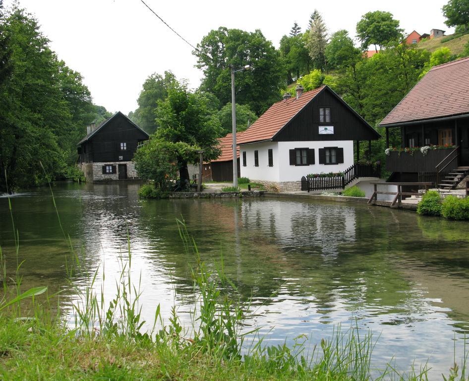 הוילה סלוניי Holiday House Rastoke Pod Lipom מראה חיצוני תמונה